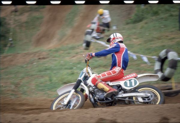 Russia GP-250 ja tehdas Yamaha 1981